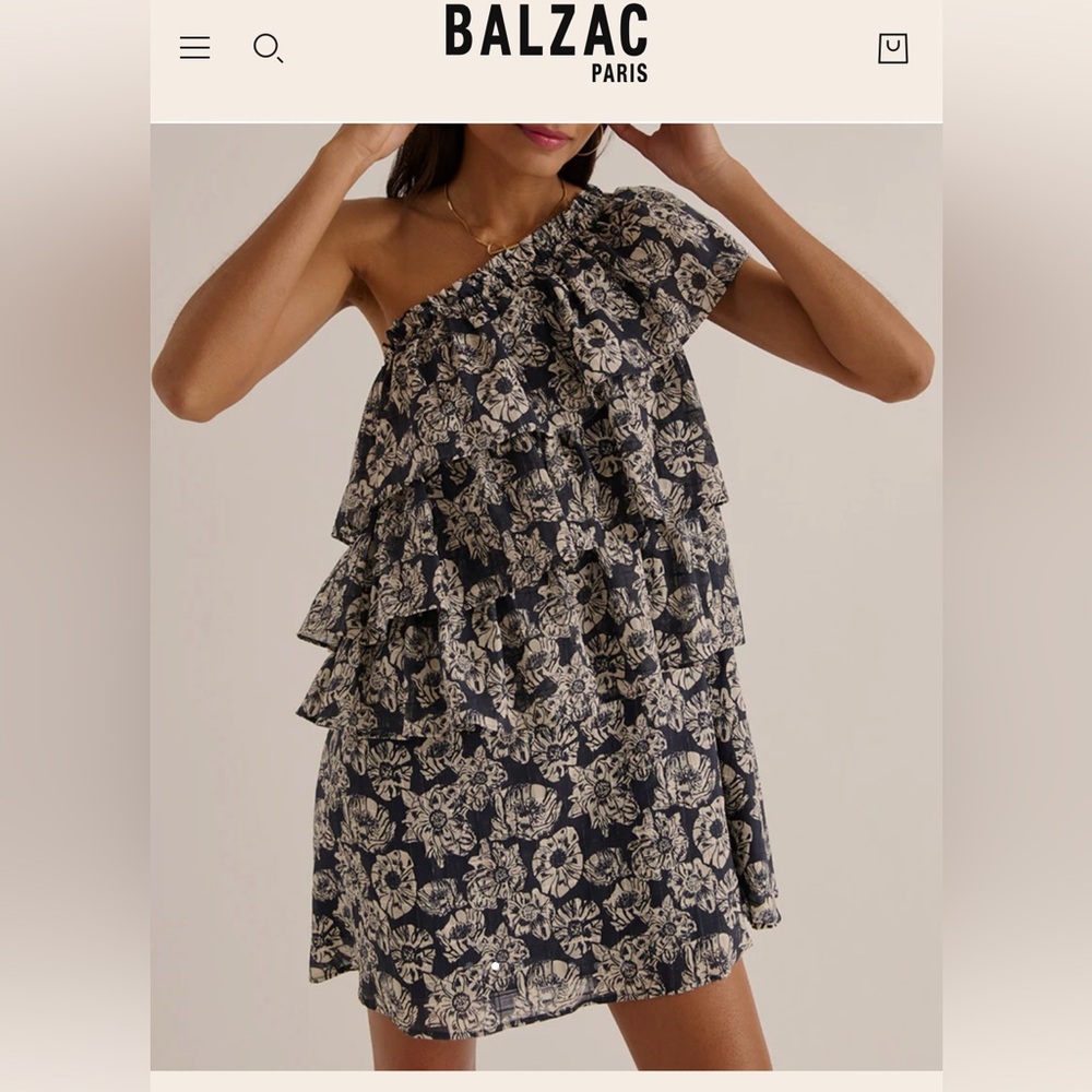 Nouba dress with navy and ecru flower party print
44 / Blue